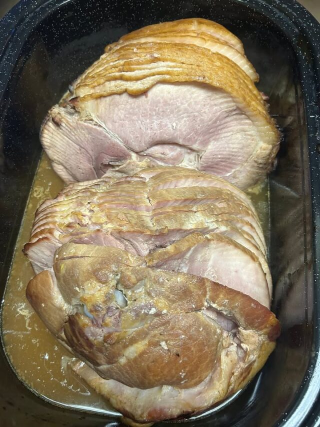 Community Pre-Easter dinner tonight at Ak’s. Come for a bite, stay for a cocktail. Happy Easter from the Ak’s family!