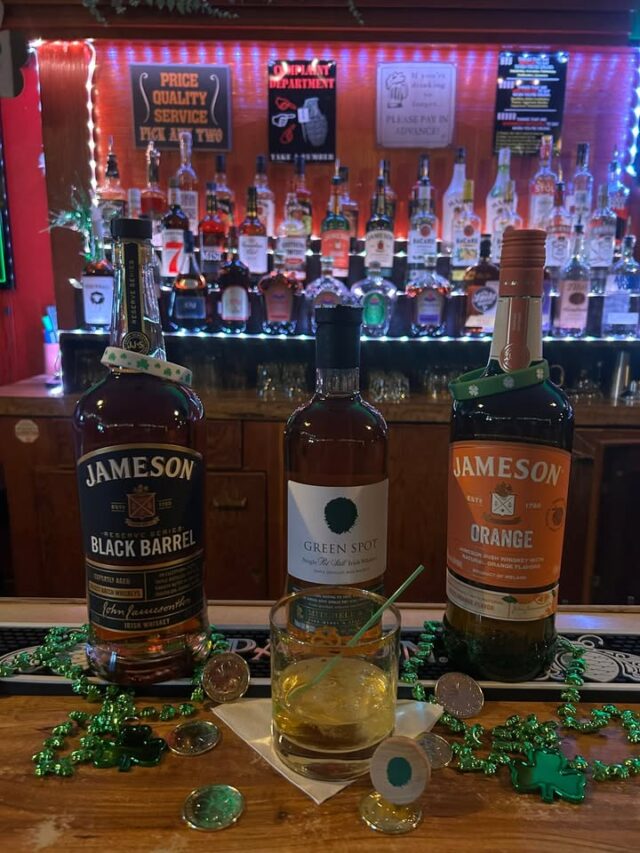 Get lucky with us at Ak's on Saint Patrick's Day, we've got drink specials that'll make you dance a jig! Irish mules, Jamo orange margaritas, frozen grasshoppers. Don't forget about the Guinness.
